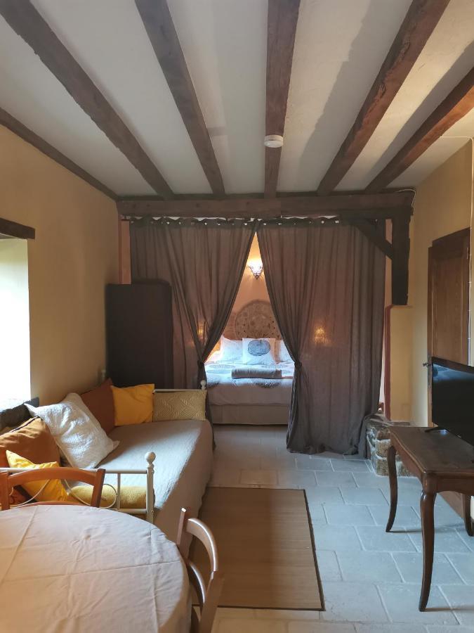 Domaine Des Maillets Bed & Breakfast Blot-l'Eglise Exterior photo